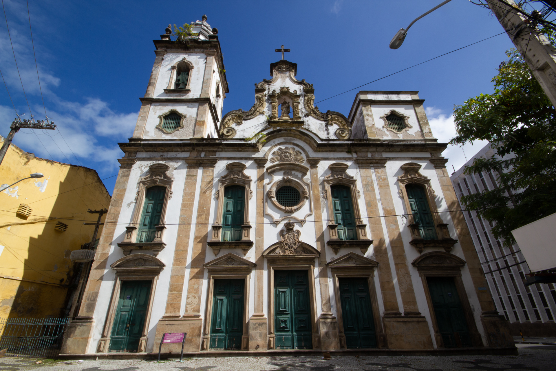 fachada da igreja do Rosário dos Pretos de Recife, estilo barroco