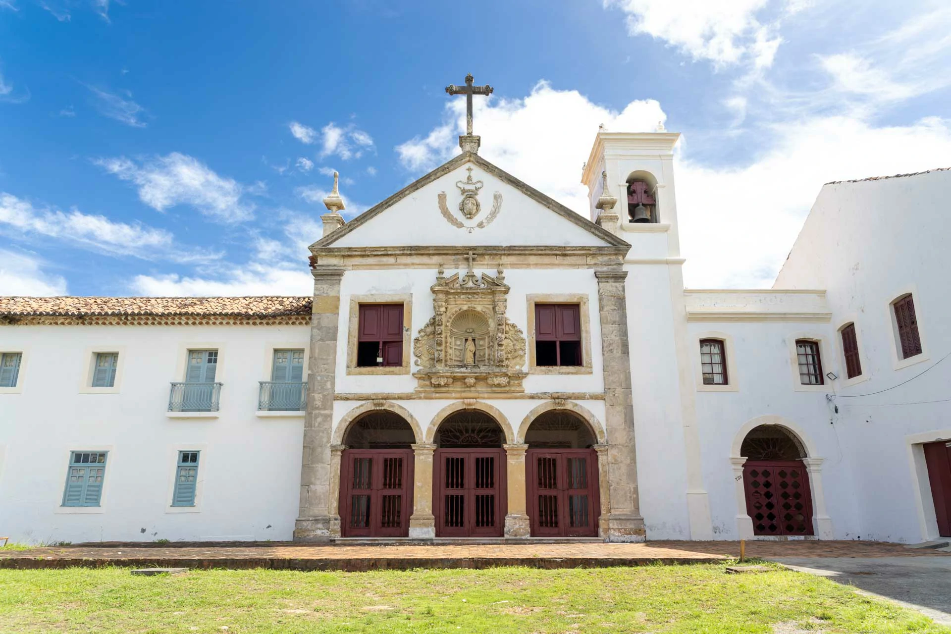 Fachada da Igreja e Convento de Santa Teresa de Olinda, estilos maneirista.